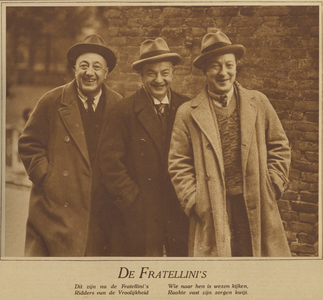 871467 Groepsportret van het komisch trio de Fratellini's, die een buitengewone voorstelling zullen geven in Park ...